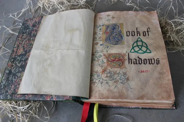 DELUXE Charmed BOOK OF SHADOWS